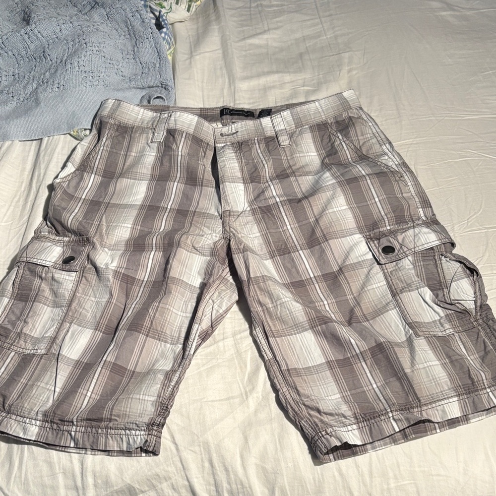 INC International Concepts Men's Plaid Cargo Shorts - Gray and White